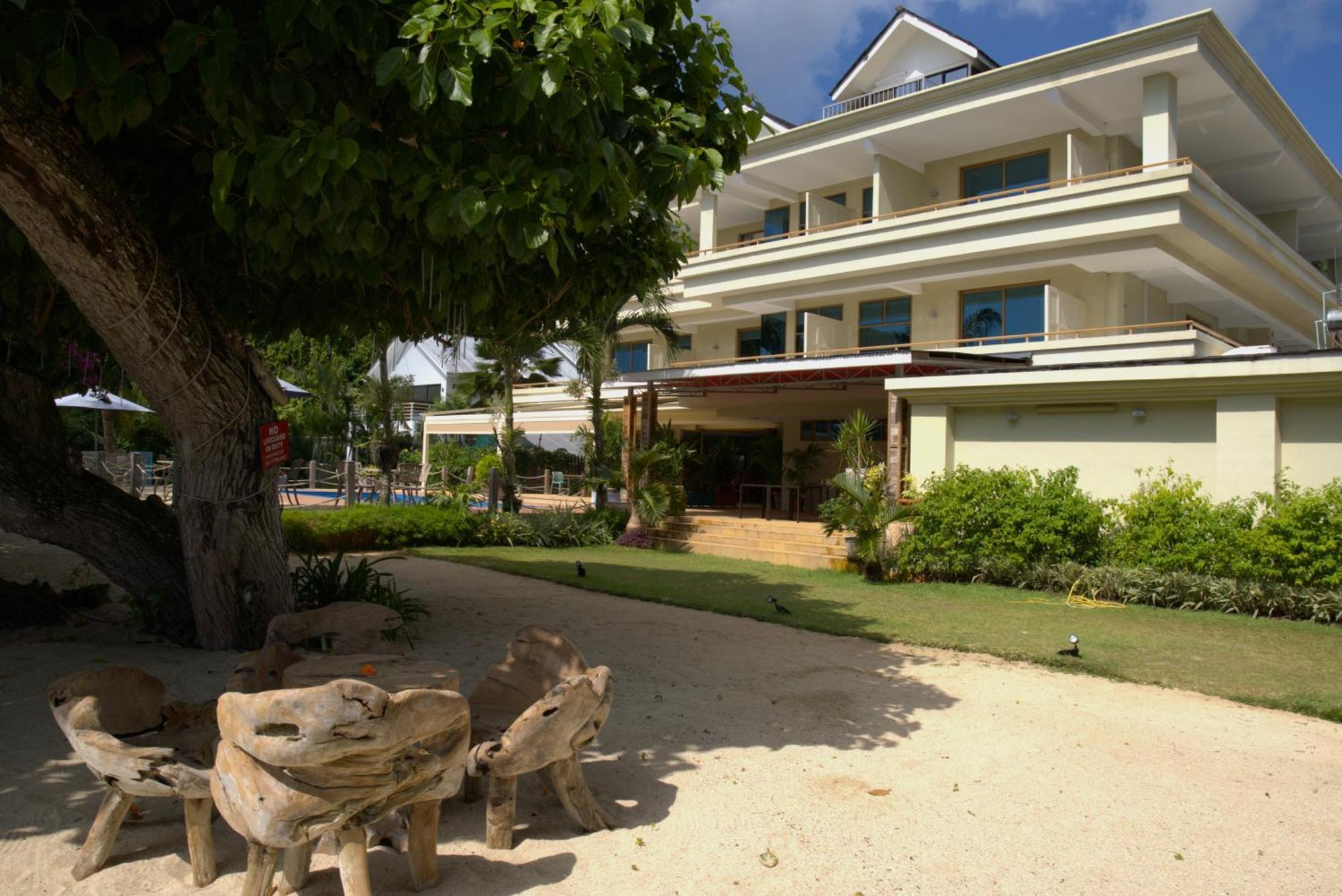 Crown Beach Hotel Seychelles Pointe Au Sel Kültér fotó