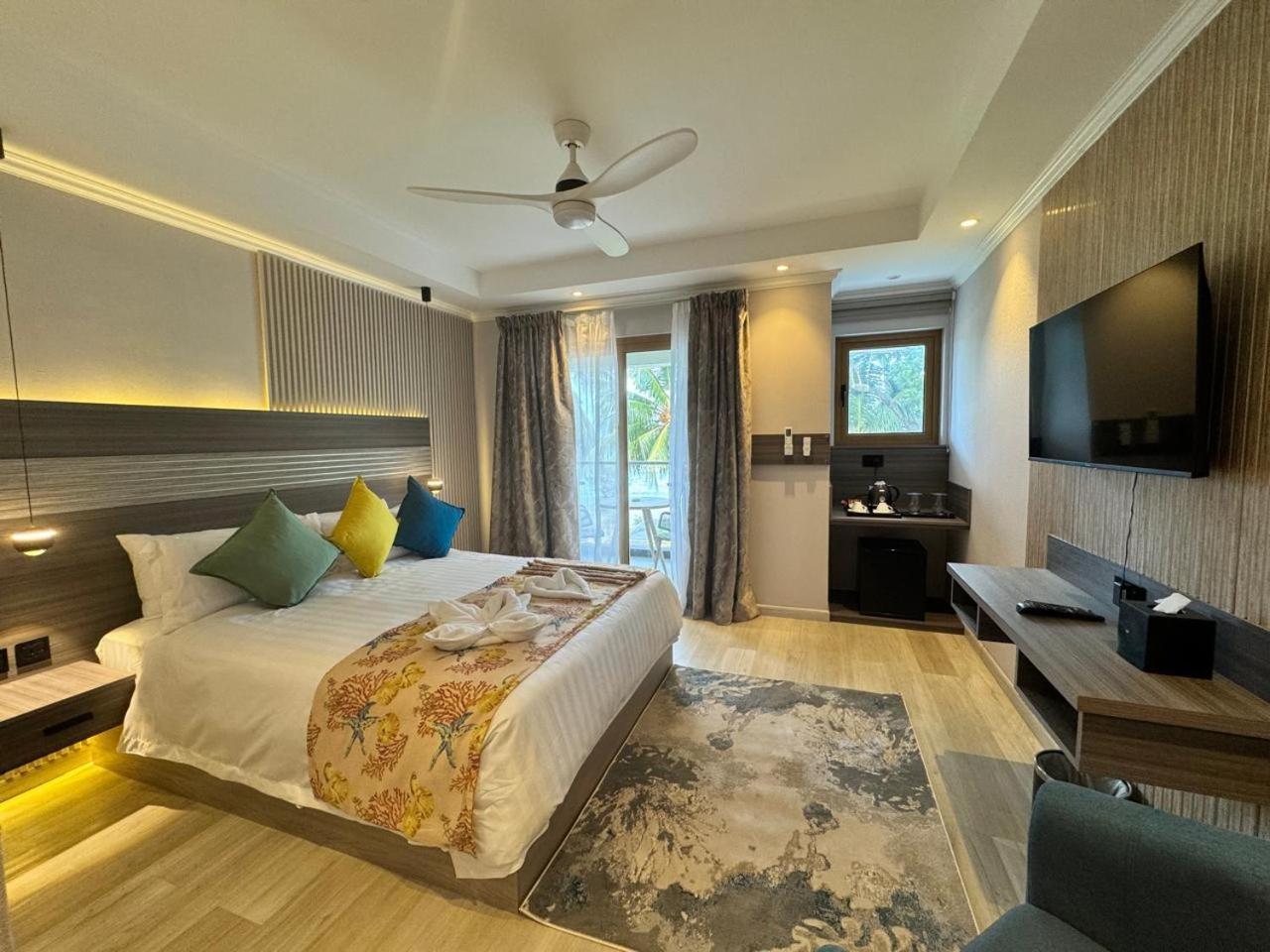 Crown Beach Hotel Seychelles Pointe Au Sel Kültér fotó