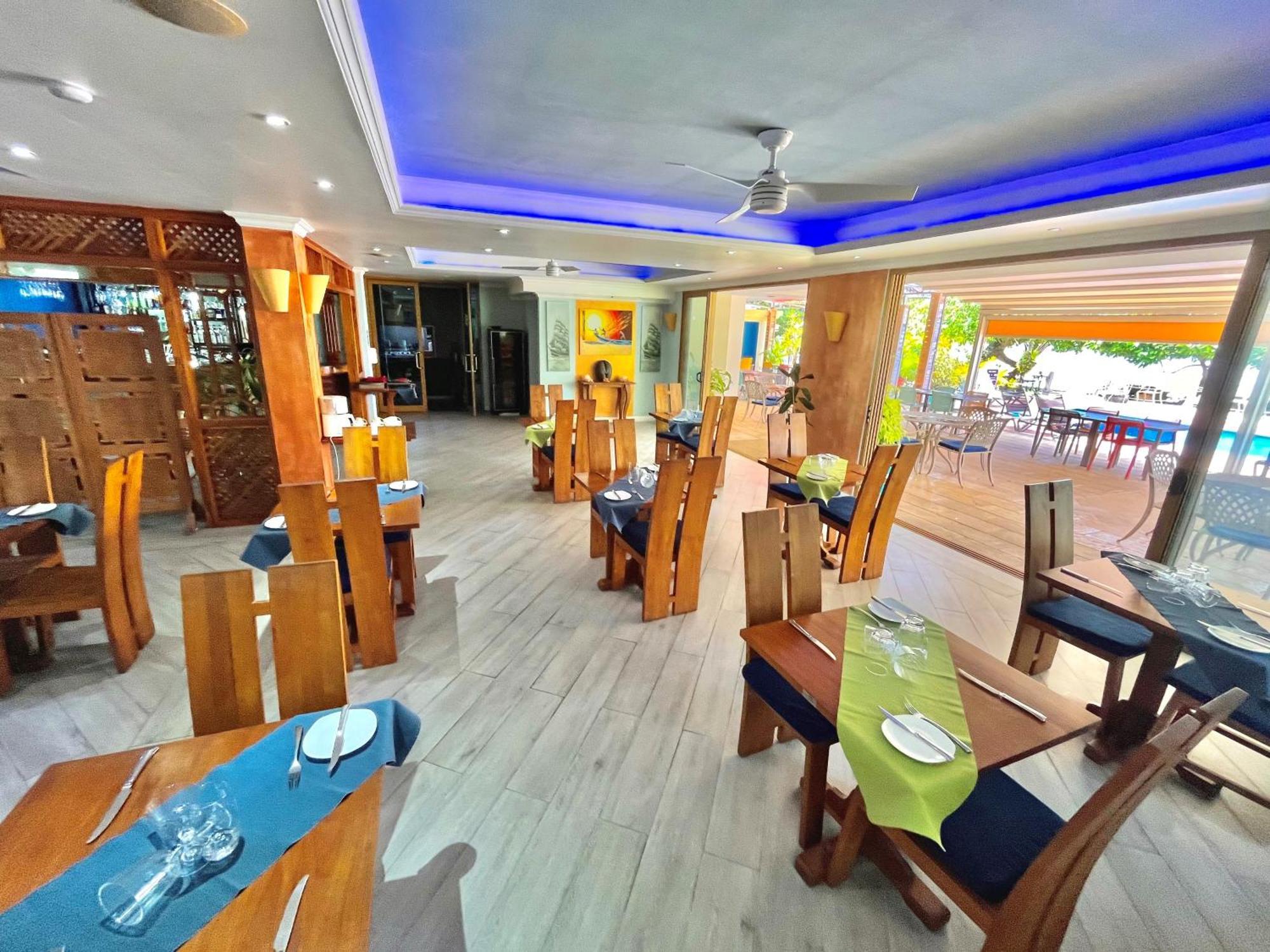Crown Beach Hotel Seychelles Pointe Au Sel Kültér fotó